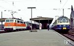In Witten Hbf treffen 111 165 (in der neuen NRW-S-Bahnlackierung) mit N 7710 und 430 113 als N 5322 aufeinander. (24.03.1984) <i>Foto: Wolfgang Bügel</i>