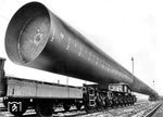 Transport eines 74m langen Pylonen der Fa. MAN in Mülheim an der Ruhr.  (1965) <i>Foto: Willi Marotz</i>