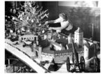 Weihnachtsvorbereitungen in einem Reichsbahn-Waisenhort, einer Selbsthilfeeinrichtung der Eisenbahner für hilfsbedürftige Kinder von aktiven und ehemaligen Bahnbeschäftigten. (1931) <i>Foto: RVM</i>