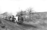 Kurz vor der Hochdahler Straße erreicht 62 002 vor D 325 (Düsseldorf - Wuppertal mit Kurswagen nach Berlin) das Ende der Steilrampe Erkrath - Hochdahl.  (03.1934) <i>Foto: DLA Darmstadt</i>