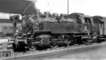64 254 vor einem Personenzug im Bahnhof München-Ost. (21.07.1962) <i>Foto: Ron Amberger</i>
