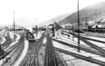 75 148 verlässt mit einem Leerreisezug den alten Heidelberger Hbf mit seinen umfangreichen Fahrstraßenkreuzungen. (1952) <i>Foto: Carl Bellingrodt</i>