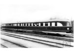 SVT 137 149 war der erste von 13 ausgelieferten zweiteiligen dieselelektrischen Triebwagen der Bauart "Hamburg", die ab 1. Juli 1935 auf der Strecke Berlin-Stadtbahn-Hannover–Köln eingesetzt wurden. (1935) <i>Foto: RVM</i>