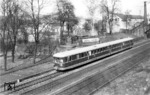 Der für den Ruhrschnellverkehr konzipierte VT 137 290 (vorgesehen als VT 17 001) auf Probefahrt in Wuppertal-Unterbarmen. (08.03.1938) <i>Foto: DLA Darmstadt</i>