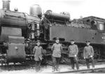 Stolz präsentieren sich die Männer der 94 1501 im Bw Wuppertal-Vohwinkel vor ihrer Maschine. (1927) <i>Foto: RVM</i>