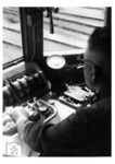 Blick in den Führerstand des SVT 137 auf der Fahrt von Köln nach Berlin bei 160 km/h. (01.07.1935) <i>Foto: RVM</i>