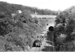 93 749 verlässt vor P 1586 den 175 m langen Dorrenberg-Tunnel auf der Rheinischen Strecke in Wuppertal-Ottenbruch. (1930) <i>Foto: DLA Darmstadt</i>