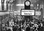 Hochbetrieb im Hamburger Hauptbahnhof. (1936) <i>Foto: RVM (Hollnagel)</i>