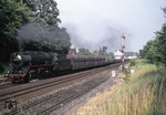 Glück hatte der Fotograf, als die begehrte Ottbergener Schürzenlok 044 434-8 (44 434) vor Dg 58412 (Peine - Lehrte) im Überholungsbahnhof Hämelerwald auftauchte. (16.07.1975) <i>Foto: Peter Schiffer</i>