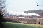 023 023 + 051 650 vor Sg 51347 bei Uiffingen. (22.04.1975) <i>Foto: Peter Schiffer</i>