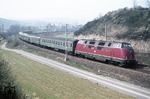 220 004-6 legt sich vor D 594 (Stuttgart - Hamburg) bei Gerlachsheim in die Kurve. (22.04.1975) <i>Foto: Peter Schiffer</i>