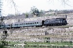 117 109 vor DC 990 "Tauberland" (Stuttgart - Würzburg) bei Besigheim am Neckar. (28.04.1975) <i>Foto: Peter Schiffer</i>
