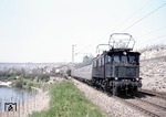 117 102-4 vor E 2353 (Stuttgart - Heilbronn) am Neckarufer bei Lauffen. (28.04.1975) <i>Foto: Peter Schiffer</i>