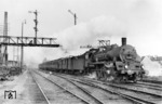 17 249 verlässt mit einem Personenzug Hannover Hbf. (1932) <i>Foto: Rudolf Kreutzer</i>