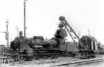38 1872 mit optischer Zugsicherungseinrichtung (Opsi) am Bekohlungskran des Bw Saalfeld. (07.1933) <i>Foto: DLA Darmstadt</i>
