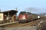220 069-9 durchfährt vor E 3658 (Walkenried - Duisburg) den Haltepunkt Amelunxen kurz vor Ottbergen. (25.02.1976) <i>Foto: Peter Schiffer</i>