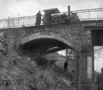 Brückenbelastungstest an der Strecke Dülmen - Münster. (1951) <i>Foto: Willi Marotz</i>