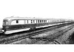 SVT 137 851 der Bauart "Köln" und ein weiterer SVT 137 auf Probefahrt. SVT 137 851 war nach dem Krieg als VT 06 106 bei der DB im Einsatz und ist als Vereinsheim für Angelsportfreunde in Konstanz erhalten geblieben. (1938) <i>Foto: RVM</i>