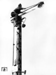 Akrobatische Putzeinlage am Einfahrsignal "G" eines Berliner Bahnhofs. (1942) <i>Foto: RVM (Ittenbach)</i>