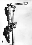 Wartungsarbeiten an einem Formhauptsignal. (1942) <i>Foto: RVM (Ittenbach)</i>