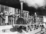 Unter regem Anteil der Bevölkerung ist der Adlerzug anlässlich des 100-jährigen Jubiläums der Berlin-Potsdamer Eisenbahn unterwegs. (20.09.1938) <i>Foto: RVM</i>