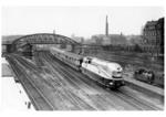 61 001 vor D 54 aus Berlin kurz vor Dresden Hbf. (1936) <i>Foto: DLA Darmstadt</i>