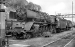 Ausgestattet mit einem Pfingstgruß der Hamburger Kollegen restauriert die Altonaer 03 168 auf dem Weg ins Aw Trier im Bw Jünkerath. (04.1968) <i>Foto: Peter Deicke</i>