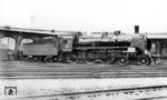 17 203, vermutlich aufgenommen im Bw Leipzig Hbf West. Die Lok besaß ursprünglich Gleichstromzylinder der Bauart Stumpff und einen äußeren Mittelachsantrieb.Bei der Reichsbahn wurden dann Normalzylinder eingebaut, der Zweiachsantrieb jedoch beibehalten. (1934) <i>Foto: Werner Hubert</i>