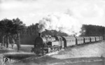 93 1053 vor P 2143 bei Hankenberge (Strecke Brackwede - Osnabrück). (1938) <i>Foto: DLA Darmstadt</i>