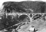 Eine unbekannte bad. VIc (Baureihe 75) führt einen Personenzug über das Murgtalviadukt bei Forbach. (1934) <i>Foto: RVM</i>