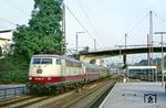 103 004 - in Diensten des BZA Minden - fährt vor Meßzug Dsts 26950 durch Wuppertal-Oberbarmen. (17.10.1984) <i>Foto: Wolfgang Bügel</i>