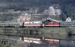 118 215 begegnet vor dem Schnellzug Katzhütte - Dresden der im Bahnhof Uhlstädt wartenden 110 350. (18.04.1978) <i>Foto: Peter Schiffer</i>