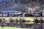 44 0567 (links) begegnet der im Bahnhof Uhlstädt wartenden 44 0601.  (18.04.1978) <i>Foto: Peter Schiffer</i>