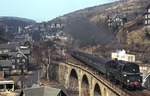 95 0016 verlässt mit P 18004 den malerischen Ort Lauscha. (19.04.1978) <i>Foto: Peter Schiffer</i>