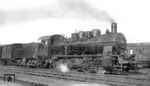 57 2444 vom Bw Frankfurt-Ost wartet in Hanau auf Ausfahrt.  (15.09.1956) <i>Foto: Joseph P. Saitta</i>