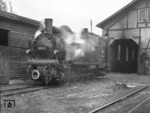 99 651 vor dem Schuppen in Beilstein. (30.09.1966) <i>Foto: Wolfgang Bügel</i>