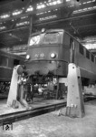 E 41 041 im Aw Opladen. (1964) <i>Foto: Slg. Eisenbahnstiftung</i>