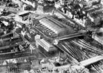Der Hamburger Hauptbahnhof mit seiner gewaltigen 73 m Spannweite umfassenden Bahnsteighalle. (1932) <i>Foto: RVM</i>