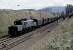 193 003 vor einem Güterzug bei Metzingen zwischen Nürtingen und Bad Urach. (30.09.1978) <i>Foto: Peter Schiffer</i>