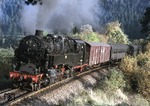95 0015-8 donnert vor P 18005 nach Sonneberg durch den herbstlichen Thüringer Wald bei Gerbersdorf auf dem Abschnitt Gräfenthal - Schmiedefeld. (14.10.1978) <i>Foto: Peter Schiffer</i>