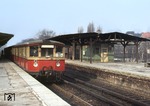 Als wäre die Zeit stehengeblieben wirkt das Ensemble im Bahnhof Berlin-Charlottenburg. (04.04.1979) <i>Foto: Peter Schiffer</i>