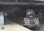 01 1511-3 (01 511) wartet in Berlin-Ostbahnhof vor Gex 2650 (Gepäck- und Expreßgut-Zug) auf Ausfahrt. (04.04.1979) <i>Foto: Peter Schiffer</i>