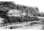 01 1085 (Bw Bebra) vor D 173 (München - Bremerhaven) auf der Nord-Südstrecke nahe der Orangerie Schloß Ramholz südlich Vollmerz. (12.07.1958) <i>Foto: Carl Bellingrodt</i>