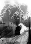 Bei traumhaften Winterwetter verlässt eine 23er mit einem Personenzug nach Lauda den Bahnhof Crailsheim. (01.12.1973) <i>Foto: Burkhard Wollny</i>