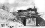 38 3372 (Bw Wuppertal-Steinbeck) vor P 559 auf dem Weg nach Remscheid-Lennep im Blombachtal bei Wuppertal-Ronsdorf.  (30.01.1935) <i>Foto: DLA Darmstadt</i>