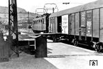 Eine Leig-Einheit des Stückgut-Schnellverkehrs der Reichsbahn im Bahnhof Petersdorf (Riesengeb) auf der sogenannten Zackenbahn von Hirschberg (Schlesien) nach Polaun. Zuglok ist eine E 50³.  (1931) <i>Foto: RVM</i>