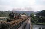 050 904-2 (50 904) vor dem belgischen Mititärzug Dm 38043 (Brüssel - Siegen) auf der Siegbrücke bei Herchen. (05.09.1974) <i>Foto: Peter Schiffer</i>