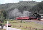 Nachdem 24 009 außerplanmäßig Wasser nehmen musste, wurde sie auf der Rückfahrt von Düren nach Heimbach einer planmäßigen ETA-Garnitur vorgespannt. Aufnahme bei Abenden. (09.06.1974) <i>Foto: Peter Schiffer</i>