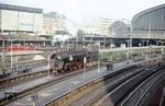 01 0502-3 (01 502) verlässt vor dem "Interzonenzug" Hamburg-Altona - Berlin den Hamburger Hauptbahnhof. (03.1972) <i>Foto: H.D.Kremer</i>