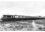 SVT 137 901 stellte den Abschluss der Entwicklung bei den "Fliegenden Zügen" der Deutschen Reichsbahn dar. Er wurde als 3-Wagenzug mit einem gesonderten Maschinenwagen entwickelt, der mit einem langsamlaufenden 8-Zylinder-4 Takt-Dieselmotor MAN W 8 V 30/38 ausgerüstet war, um die für diesen Zug erforderliche erhöhte Leistung umzusetzen. (1938) <i>Foto: RVM</i>